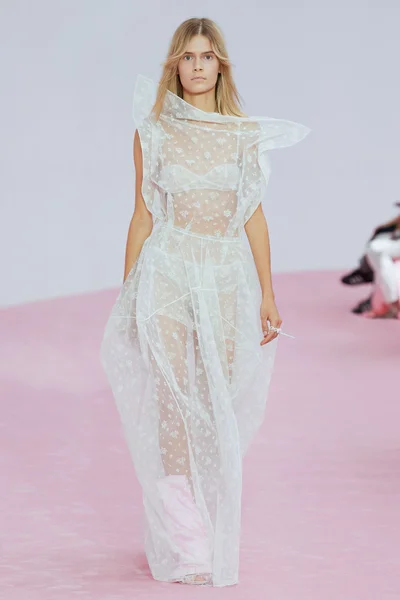 Look 24